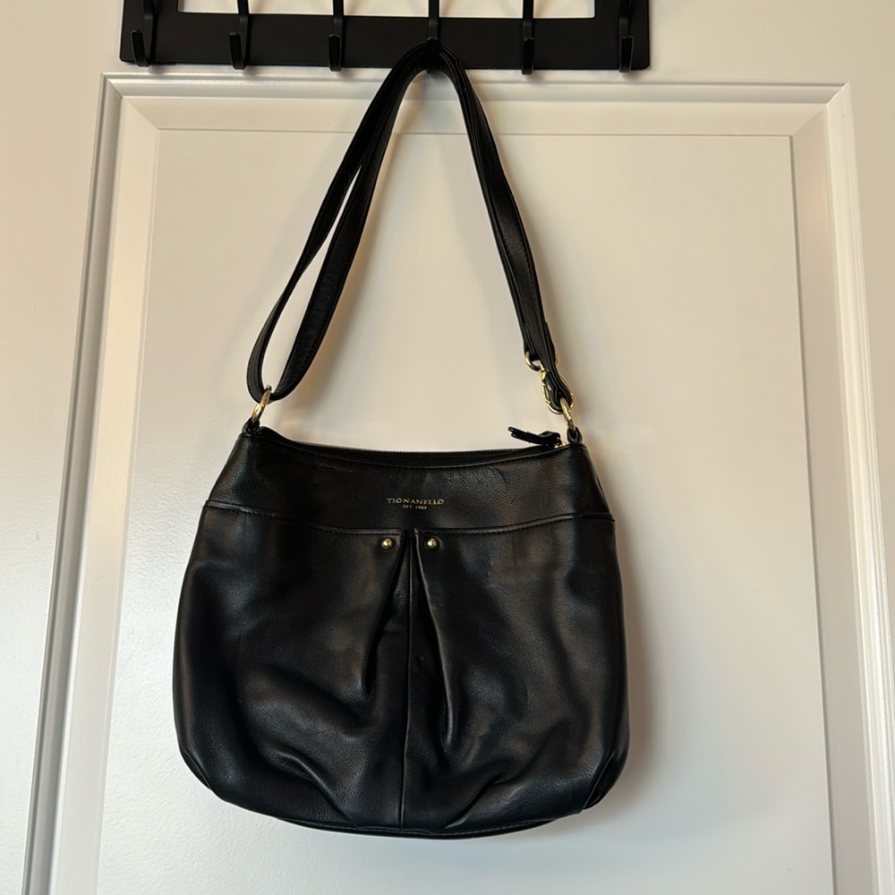 Tignanelio sholder crossbody black with gold accents with pockets